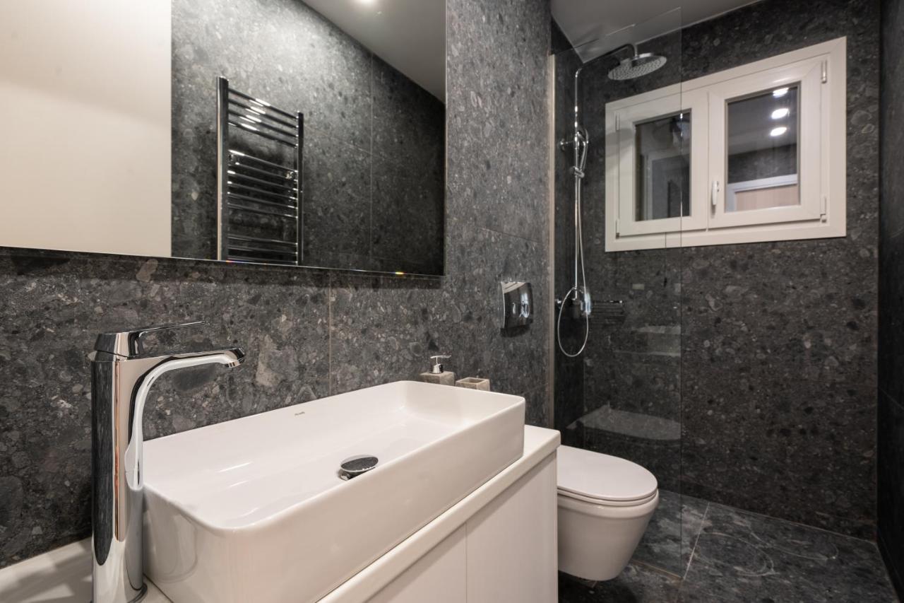 Unique 2 Bedrooms Apartment, Steps To Plaka And City Center Athen Eksteriør billede