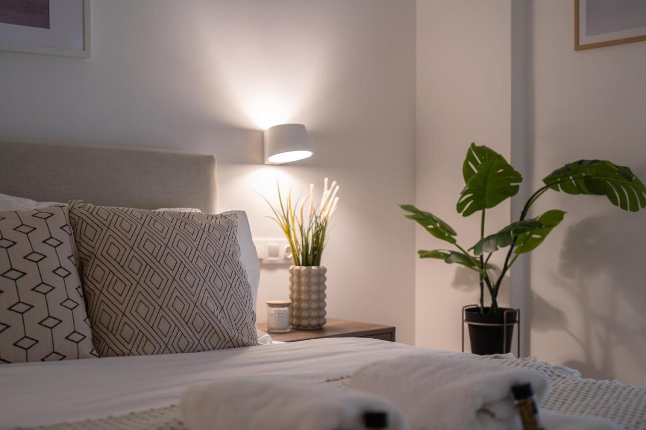 Unique 2 Bedrooms Apartment, Steps To Plaka And City Center Athen Eksteriør billede