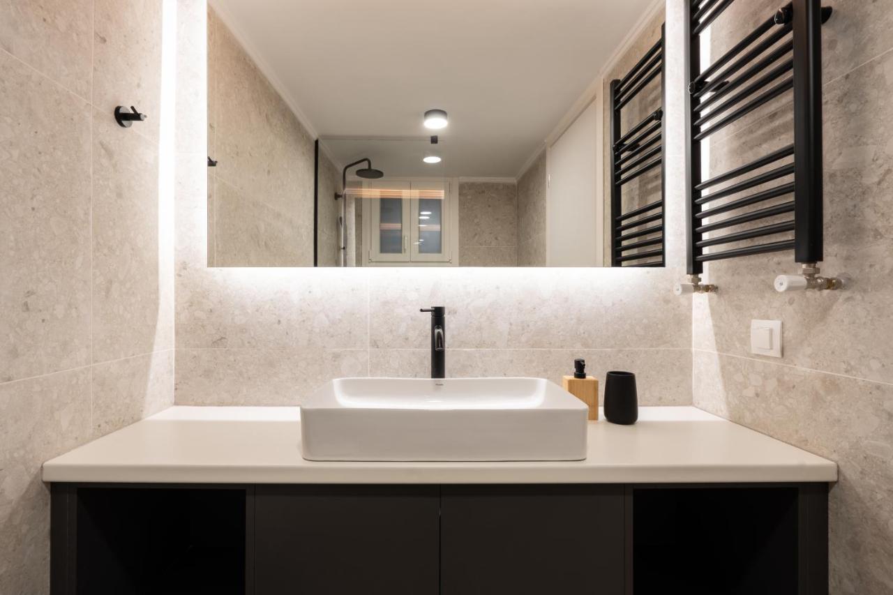 Unique 2 Bedrooms Apartment, Steps To Plaka And City Center Athen Eksteriør billede